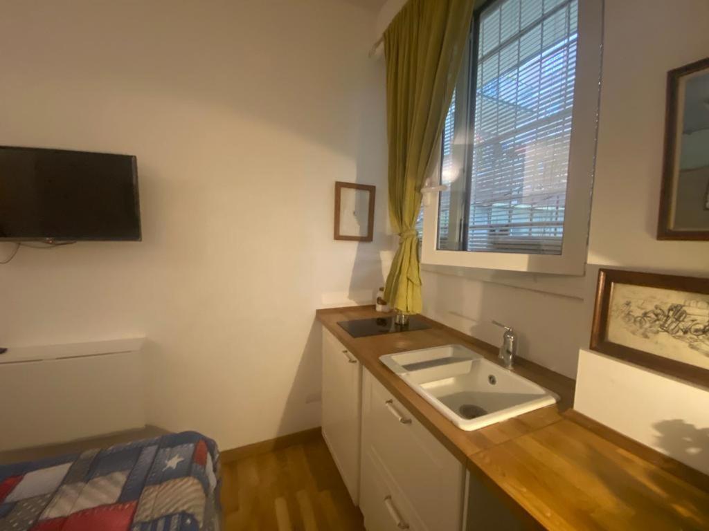 Piccolo E Indipendente A Garbatella Apartment โรม ภายนอก รูปภาพ